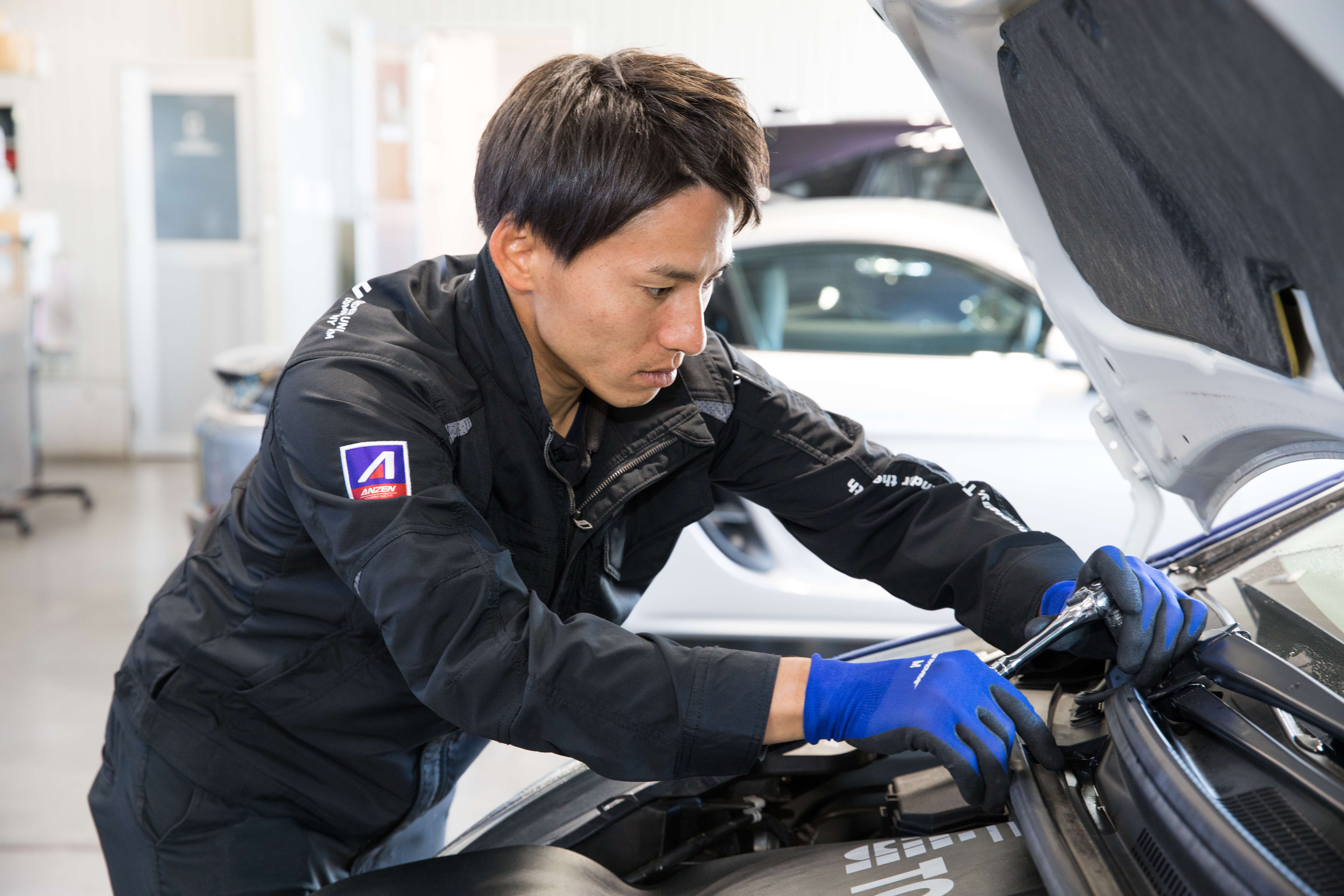 株式会社安全ガラス山口さまのオリジナルユニフォーム導入事例 | OUC