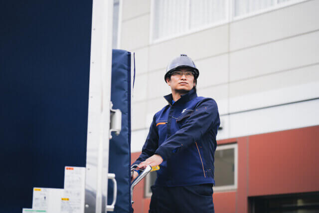 萬運輸株式会社の画像