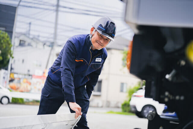 萬運輸株式会社の画像