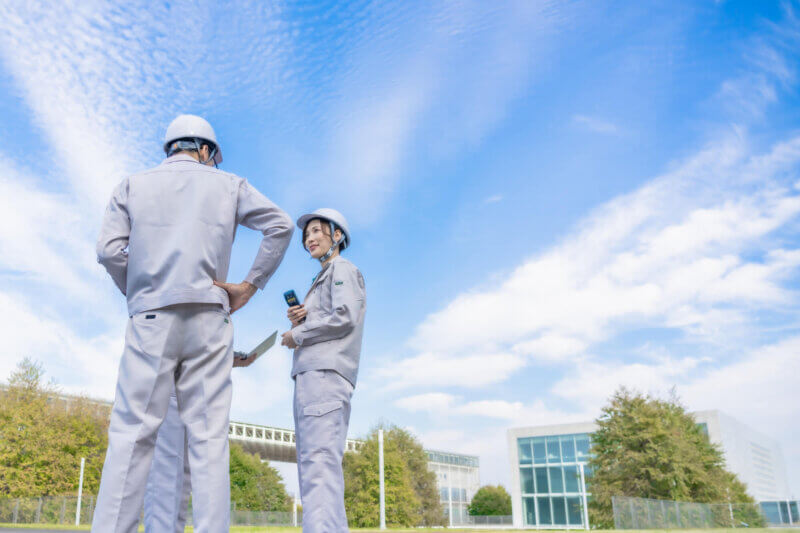 涼しい作業ズボンで夏を快適に！蒸れを防ぐ機能の見極め方と職種別おすすめの選び方