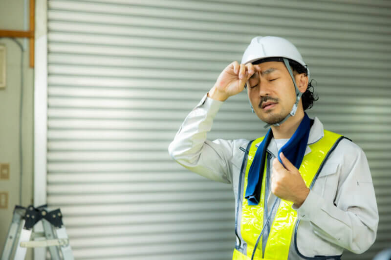 夏用長袖作業服はなぜ涼しい？猛暑を乗り切る素材の選び方と安全性を両立するポイント