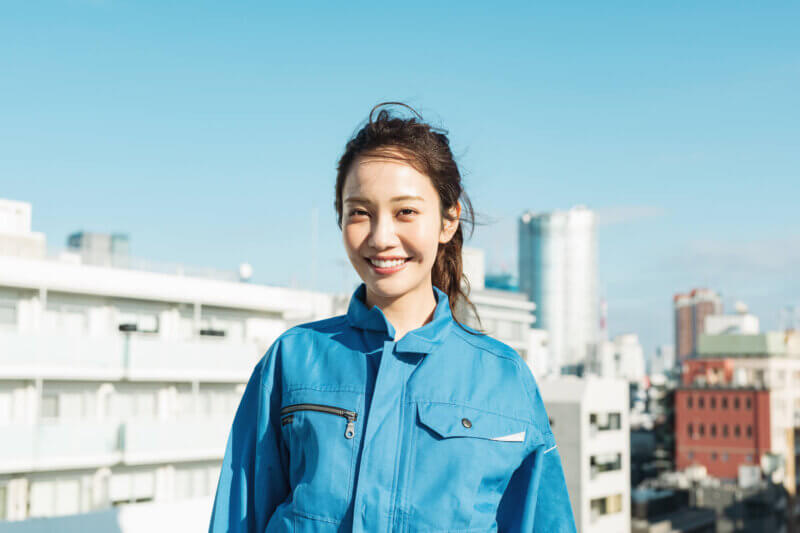 レディース作業着の選び方とは？女性が快適に働くためのサイズ感・機能性・安全性を徹底解説